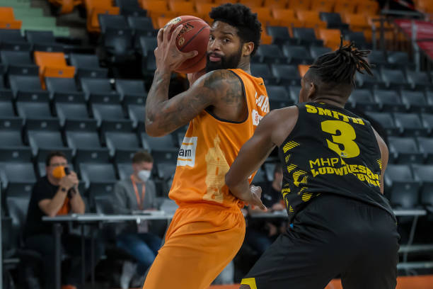 的表现不仅 的表现不仅