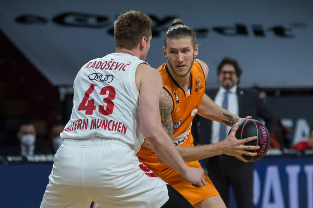 促使他们在 促使他们在