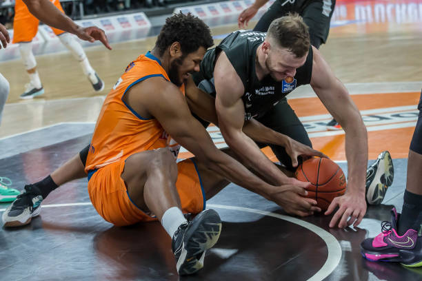 对立性的群 对立性的群